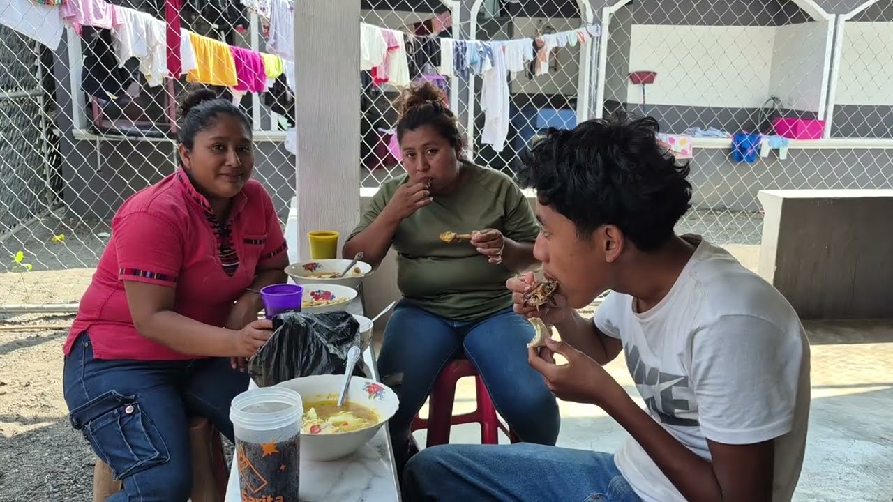 KARINA por última vez invito a comer al grupo dio esta noticia