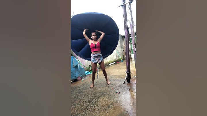 Tomando banho de chuva #comedy #humor #brinquedos #brincadeiras #abrindobrinquedos