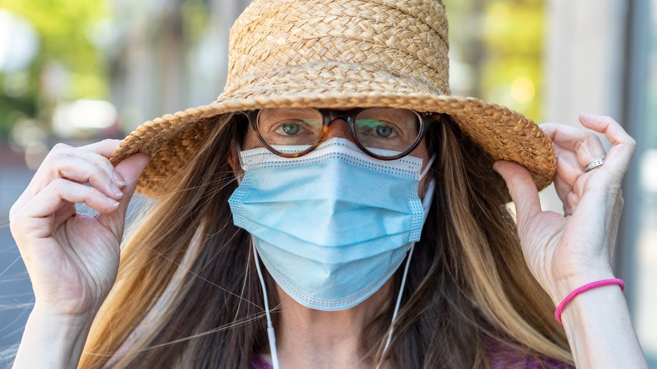 To wear a mask or not wear a mask? Montrealers weigh in - YouTube
