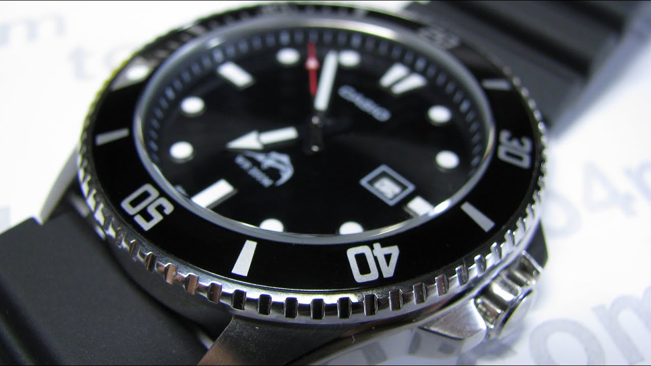 What is a rotating bezel?