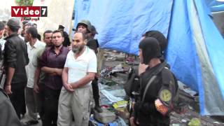 بالفيديو  قوات الأمن تلقى القبض على 14 من معتصمى رابعة