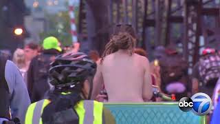 Hundreds strip down for Chicago's World Naked Bike Ride