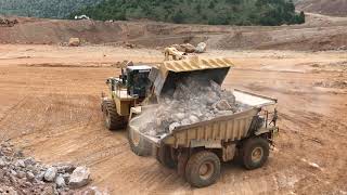 Caterpillar 992G Wheel Loader Loading Caterpillar 773/777 Dumpers - Sotiriadis/Labrianidis Mining