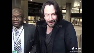 Keanu Reeves ❤️ wenn er unterwegs ist 🤗 🌍🛫🛬🗽 🙏❤️