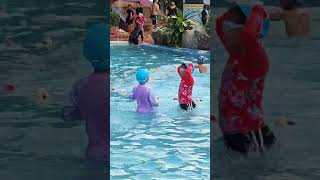 #swimming #swimmingpool #swim #pool #kidsvideo #kids #kidssong #cute #thailand #thai #สวนสัตว์โคราช