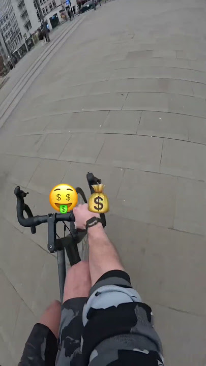 Making my way downtown 🚴 #viral #shorts #adammarr