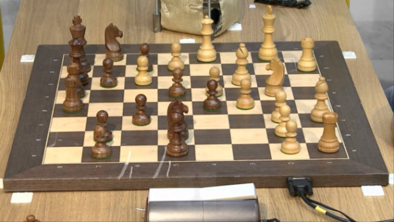 iChess • Play Chess vs Computer