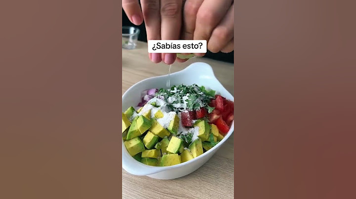 Ensalada saludable con aguacate