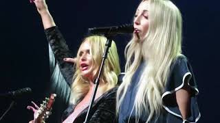 Miranda Lambert ft Ashley Monroe LIVE - “Heart Like Mine”