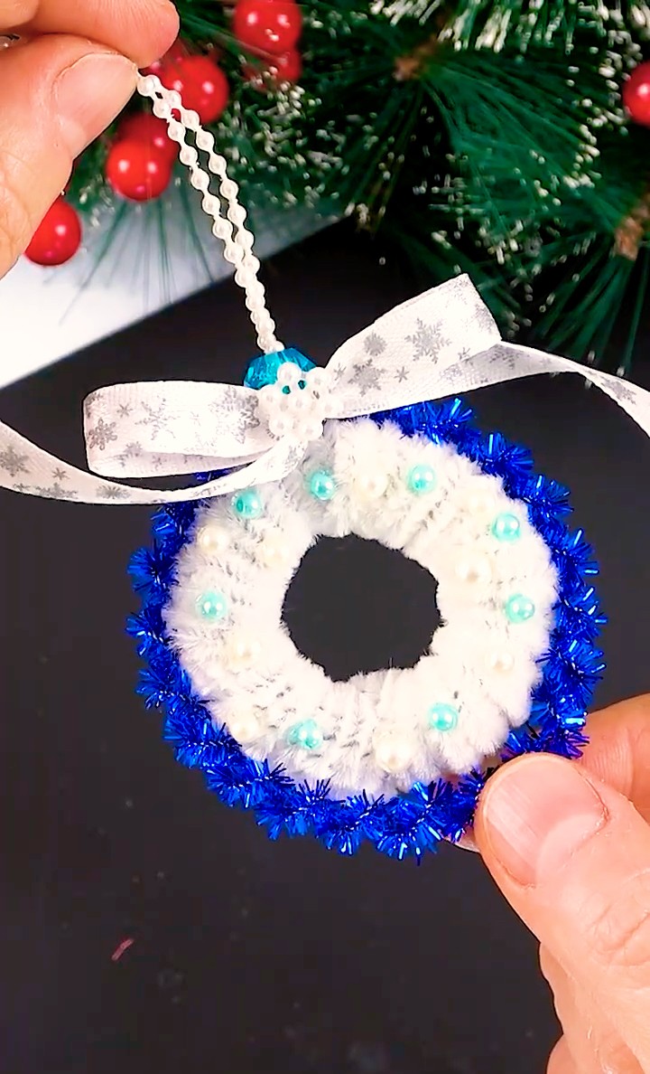 DIY mini White Christmas Wreath - YouTube