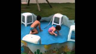 Ana Luiza Na Piscina