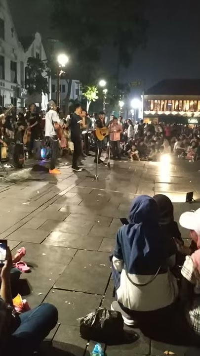 Hiburan malam dikota tua Jakarta tempat wisata dijakarta paling nikmat malam ditemenin segelas kopi