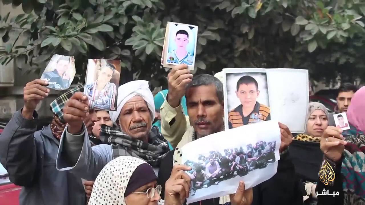 #شاهد .. وقفة لأهالي المفقودين فى الهجرة غير شرعية امام مجلس الوزراء #مصر