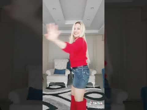 (+18) Sarışın Güzelden Soyunarak Twerk