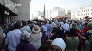 Тысячи людей пришли проститься с Ханией Фархи