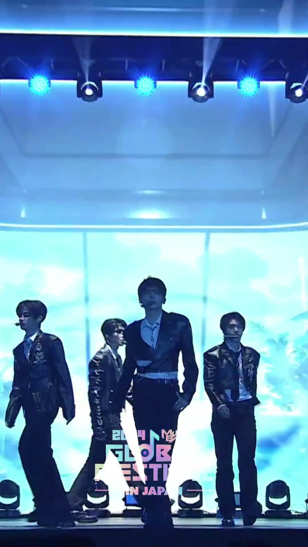 SWEAT - ZEROBASEONE #SWEAT #ZB1 #제베원 #Shorts #MusicBankinJapan | KBS WORLD TV