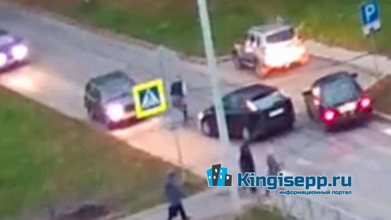 Машина сбивает человека видео Машина сбивает человека видео
