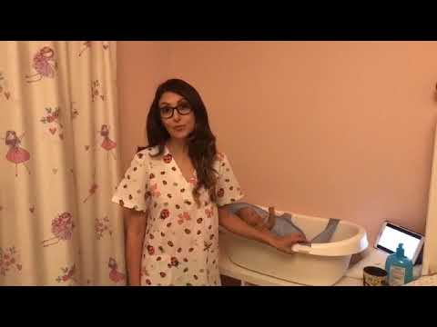 Видео: Къпане на новородено бебе