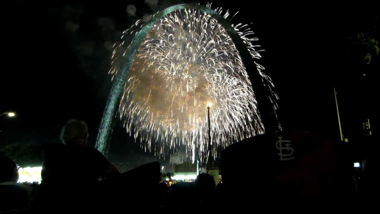 4th of July fireworks under St. Louis Arch - YouTube