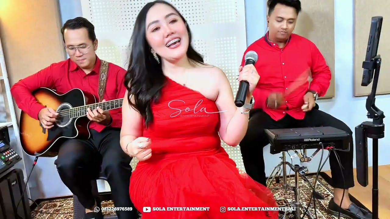 Santa Claus Is Comin' To Town - Mariah Carey ( SOLA Entertainment Cover )