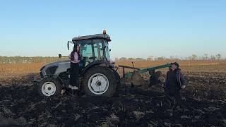 картинка: Все буде Україна! Оранка паю — продали врожай, щоб заправити трактор...