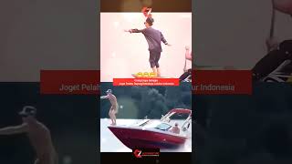 Orang Eropa Bahagia Ikuti Tarian Perahu Dayung Kebudayaan Indonesia