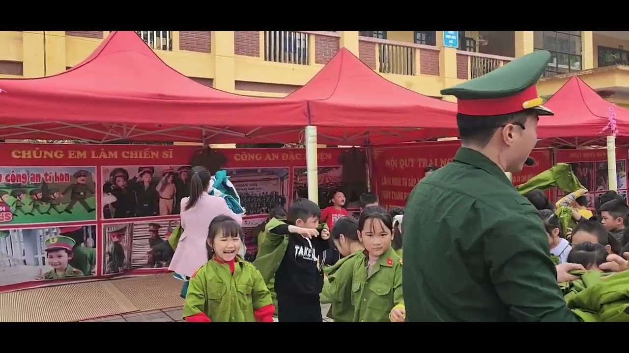 HOẠT ĐỘNG TRẢI NGHIỆM 