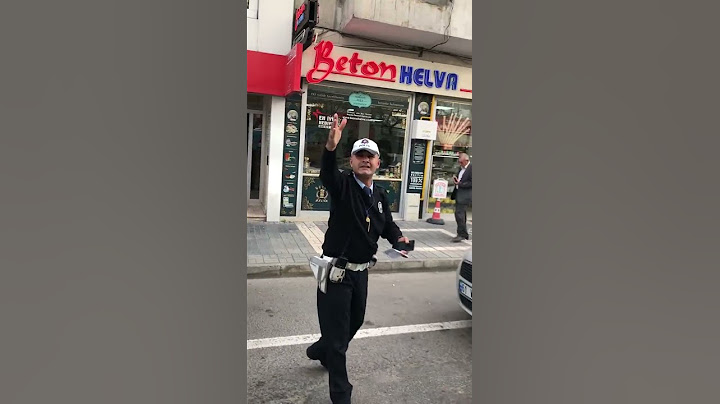 Trabzon'da trafik polisi ceza keserken şarkı söylüyor. Polis amcaa. . TRAVEL #police#comedy#jöh Şov.
