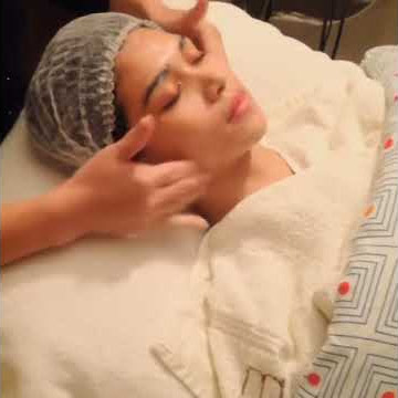 Anzalna is Having A Facial Treatment