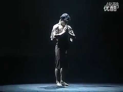 أقوي استعراض موي تاي حقيقي لي توني جا ومهارته الحقيقه في القتال