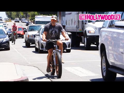 Arnold Schwarzenegger Wraps Up His Bike Ride & Loads Up At The Brentwood Country Mart In Los Angeles