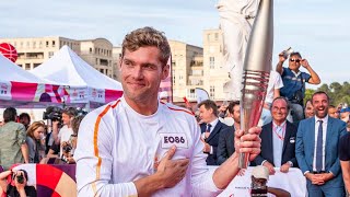 JEUX OLYMPIQUES 2024 - Kevin Mayer porte la flamme olympique et allume le chaudron en Occitanie