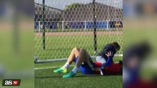 Sergio Ramos celebró el pase a octavos jugando con su hijo.