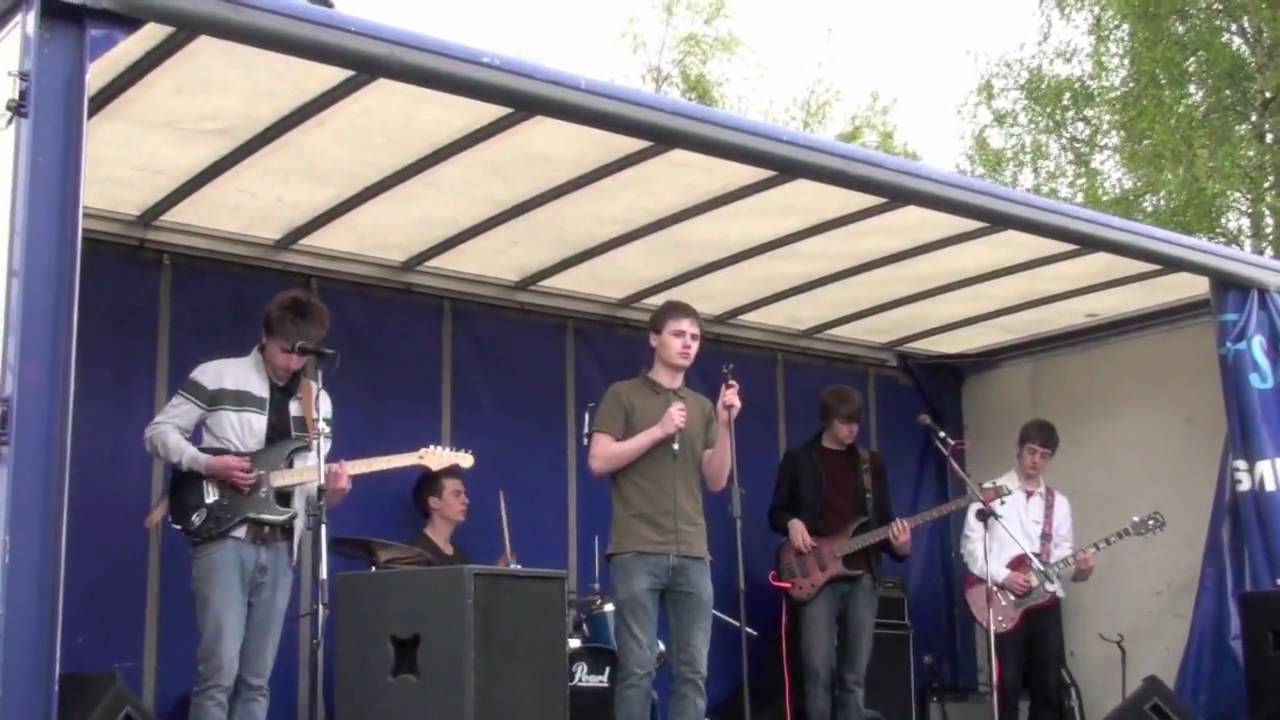 SHARP DARTS  LIVE AT BAILDON YSA RIDEOUT 16th May 2010