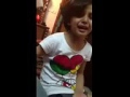 بنت تبكي تقول لأمها ليش ماتصلين