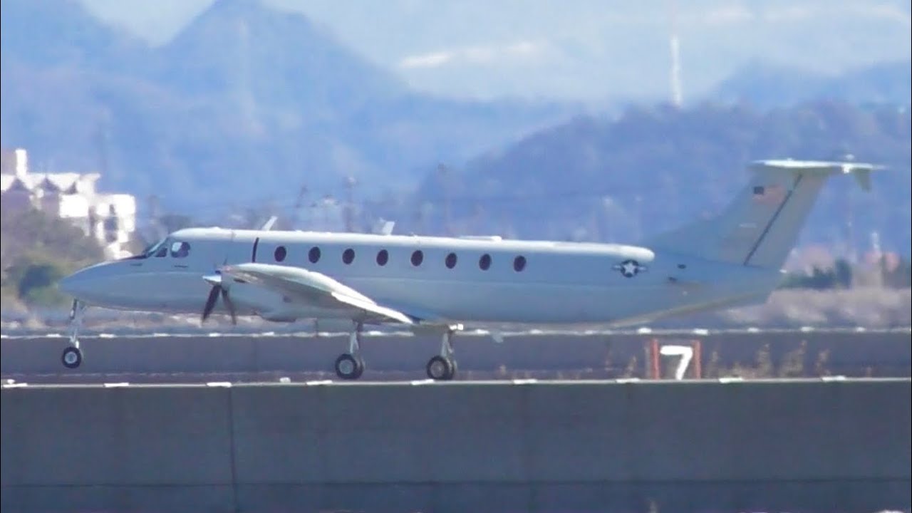 2026.2.17 美保 米空軍C-12J T&G 2回目