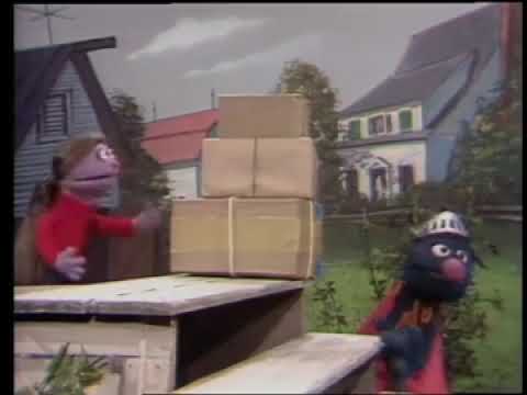 SUPER GROOVER The BOX-The Perfect Singl… Sesame Street - Super Grover and the Boxes (1974) - YouTube