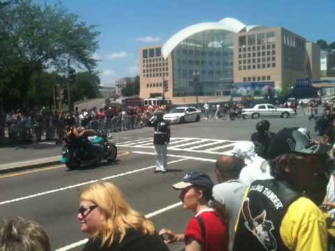 US Marine Salutes Rolling Thunder Parade