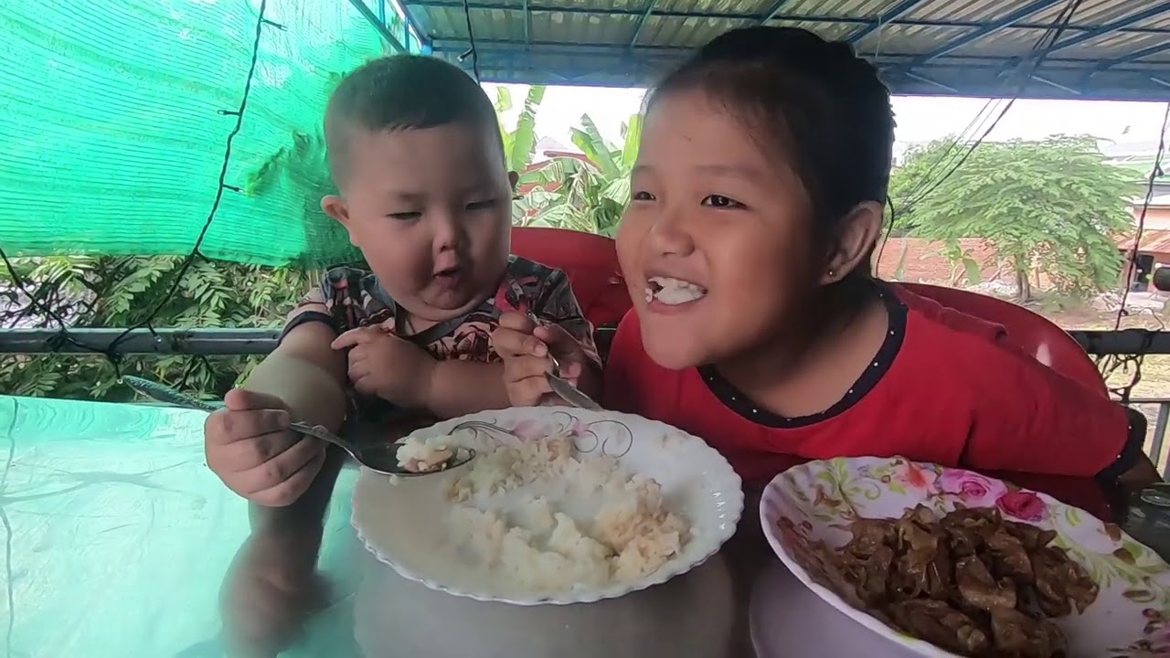 Hea Boy | two children eating rice | brother and sister | yummy ...