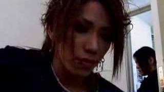 Video thumbnail of "Aoi singt"