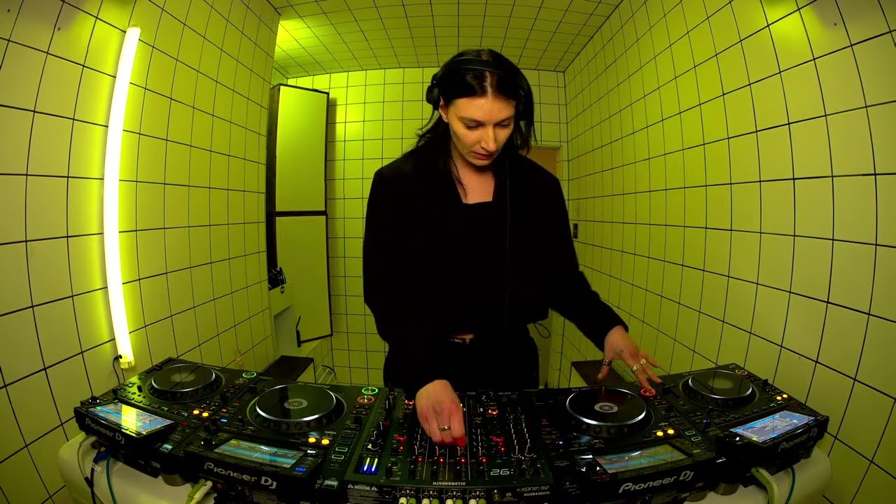 JUICY GANG - DJ MELL G | HÖR - Mar 28 / 2023