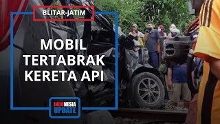 Rekaman CCTV Detik-detik Mobil Tertabrak Kereta Api, Terseret dengan Kencangnya Ratusan Meter