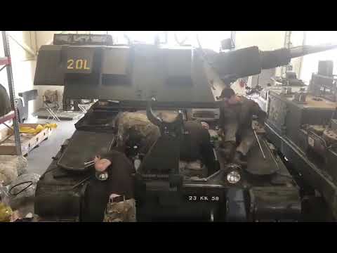 Video: Raylarda çift namlulu silah: uçaksavar tankı T-90