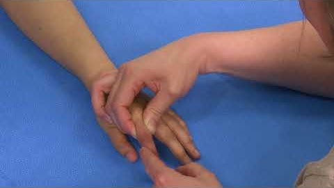 Hand examination; Collateral ligaments and volar plate to the PIPJ of the finger