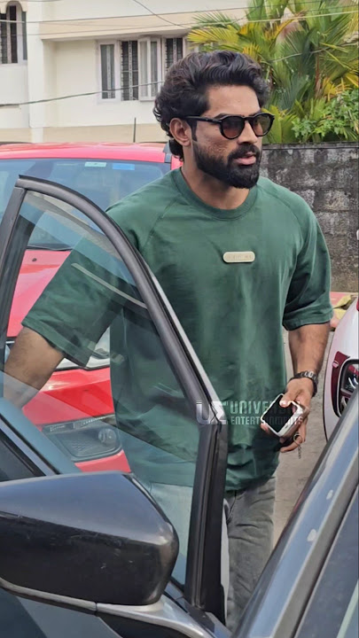 Bigg Boss star Sijo arrives to watch the movie Midnight in Mullankolli #sijojohn #biggboss