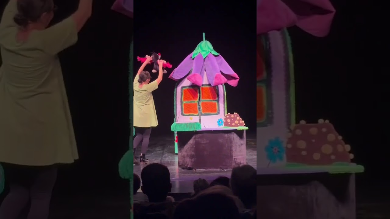 Theater KOEKLA. Masha en de Beer in België. 