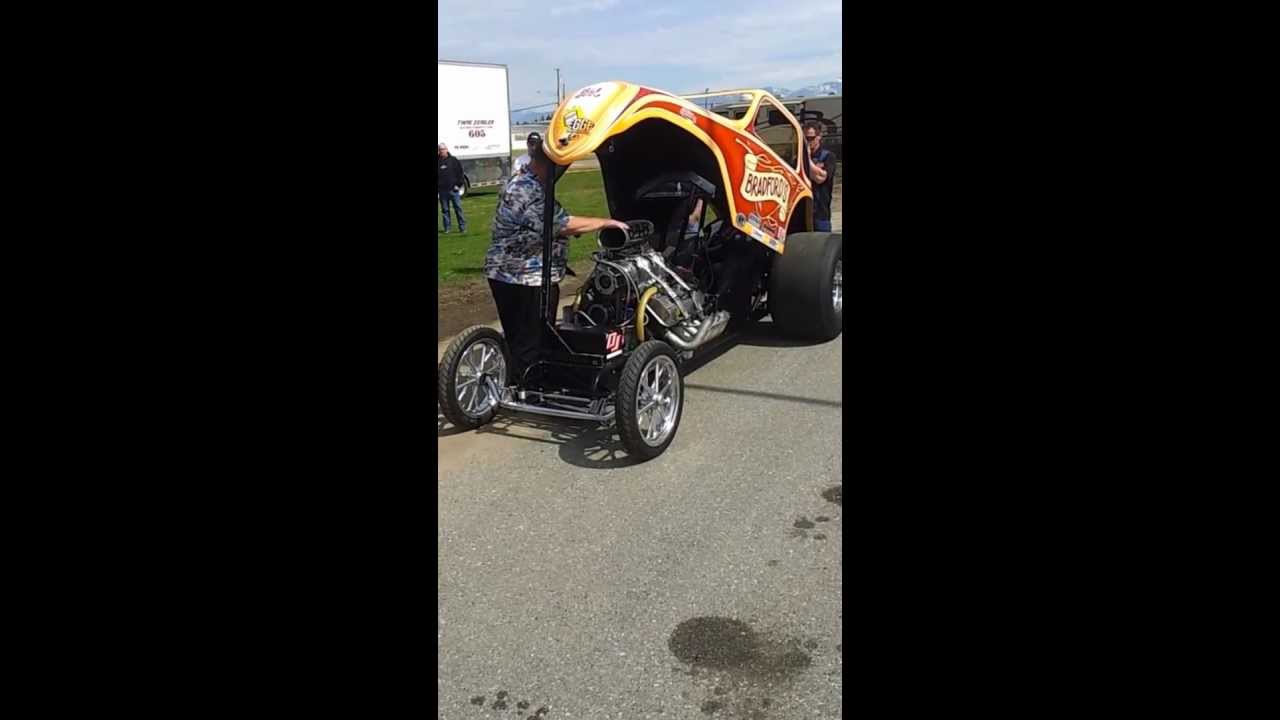 Randy Bradford Fires His Fiat Up At The BC Classic & Custom Car Show