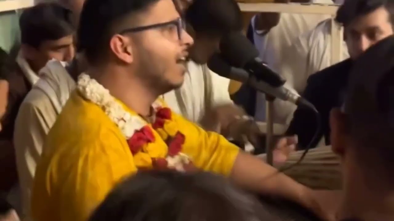 DAMODARASTAKAM KIRTAN BY KARTIK PRABHUJI.     !!!!!! AT VRINDAVAN DHAM 