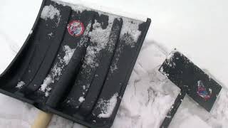 Лопата пластиковая и скребок для уборки снега своими руками