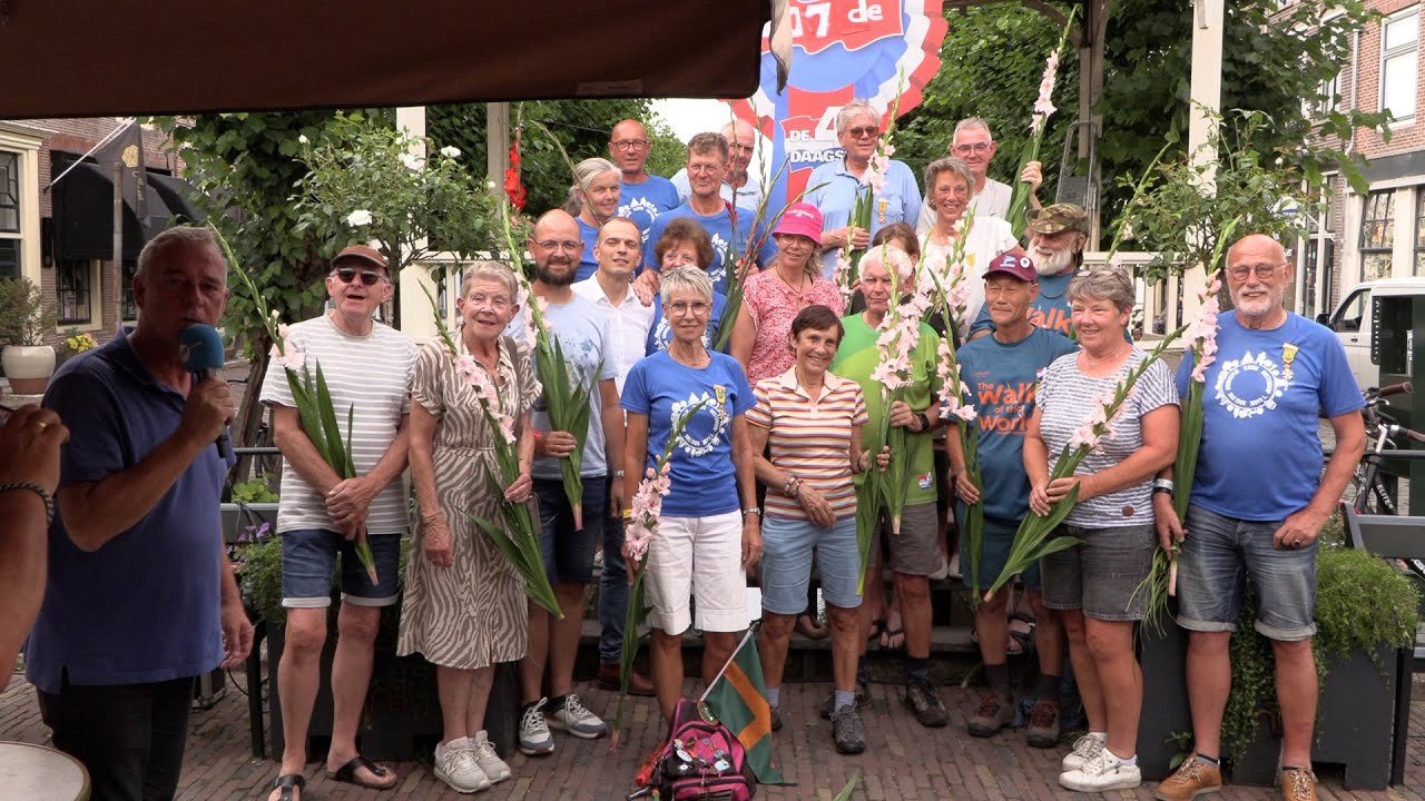 Huldiging wandelaars gemeente Elburg 4-daagse Nijmegen